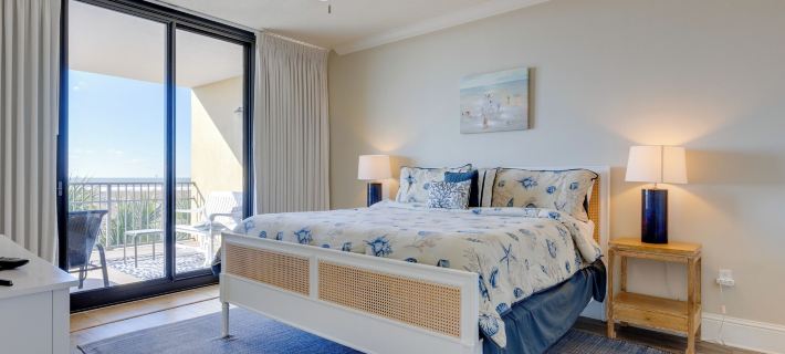 Beach Access and Boardwalk Condo in Dauphin Island Отели в г. Мобил