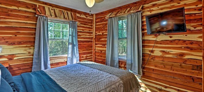 Cozy Cabin w/ Backyard Oasis: 11 Mi to Marina Hotels in Baxter County
