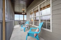 The Gathering Place - Minutes to 61-Acre Theme Park