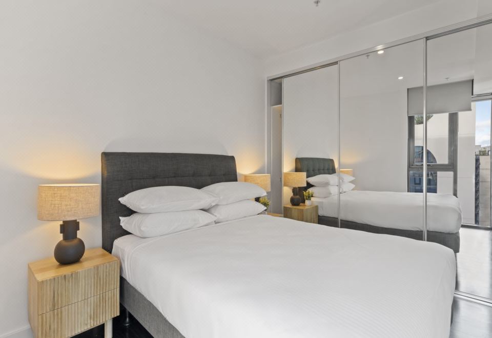 Modern 1-Bed Apartment Close to Attractions Images