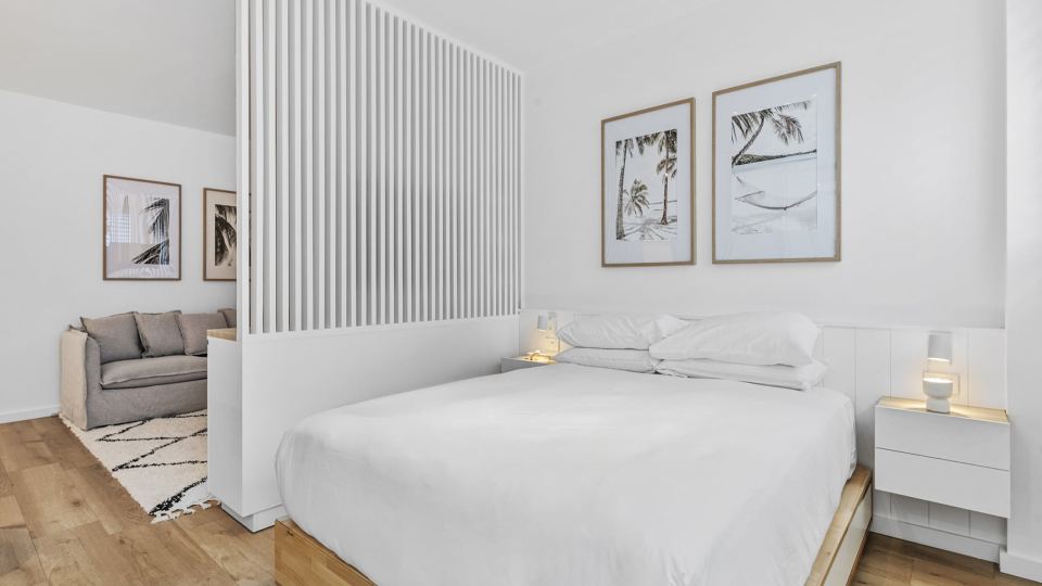 Studio4: Bondi Chic Interiors with Rooftop Pool