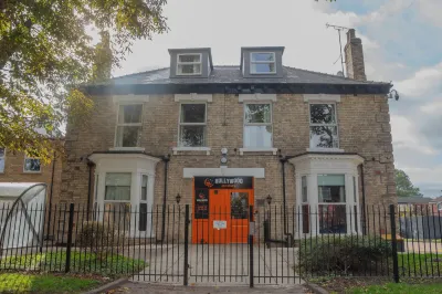 Hullywood Rooms Hotels in 