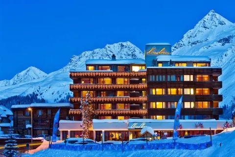 더 그랜드 아로사 팝업 호텔