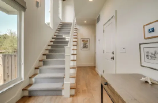 半月灣的海洋邊：豪華家庭住宅