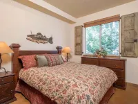 The Fields - 110 is a Cozy Mountain Condo With Access to Everything - Community Hot Tub Hotels in Ketchum