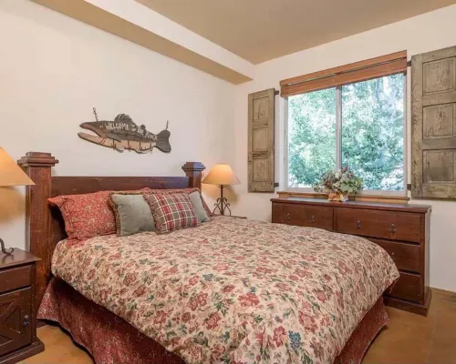 The Fields - 110 is a Cozy Mountain Condo With Access to Everything - Community Hot Tub Hotels in Ketchum