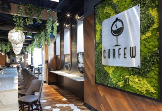 더 세인트 클레어 호텔 - 매그니피션트 마일