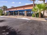 Clarion Pointe Galveston - Beachfront Hotels near East End
