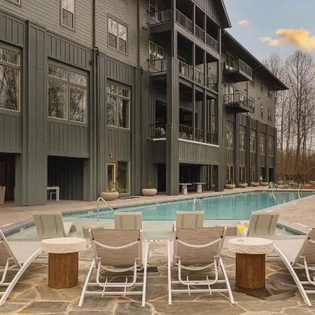 Landing Apartments - Oakwood