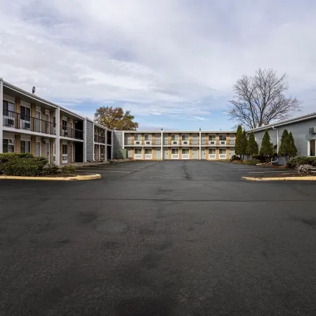 Super 8 by Wyndham Rockford South