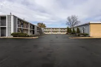 Super 8 by Wyndham Rockford South Hotels in Rockford