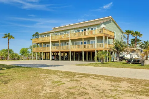 Water View Dauphin Island Condo w/ Boat Slips - balcony