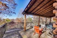 On-site Trails, Pond! Rustic Harpers Ferry Cabin - 3-Star