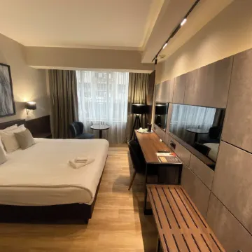 Queen's Hotel - Zebra Centre