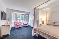 Ultimate Long Lake Getaway w/ Indoor Pool & Games - Villas
