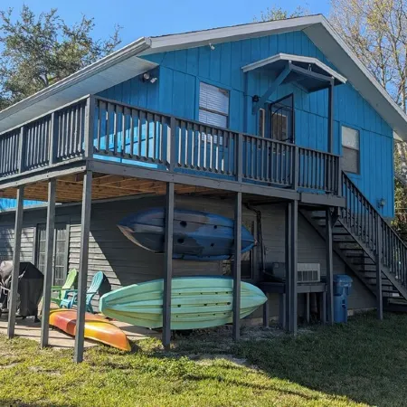 Mermaids Hideaway on the banks of beautiful waterways