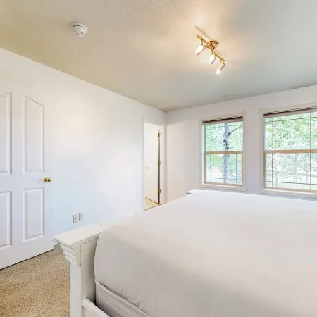 4BR Mtn View Home w/ Grill, Patio, Wood Stove