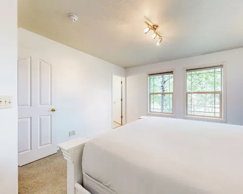 4BR Mtn View Home w/ Grill, Patio, Wood Stove Hotels in Driggs