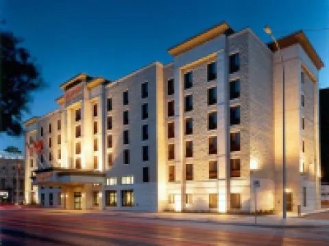 Humphry Inn and Suites โรงแรมในวินนิเพก