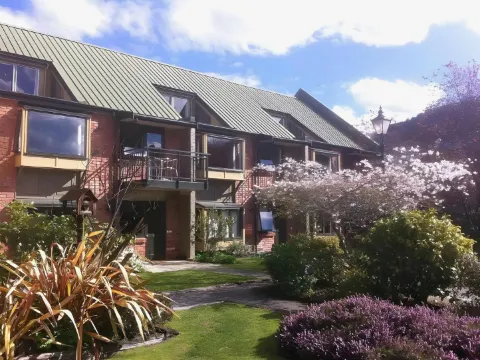 วูดแลนด์ โมเต็ล แอนด์ อพาร์ทเมนท์