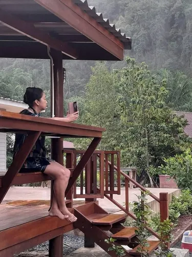 รูปภาพของรีทรีทบนภูเขาที่เงียบสงบในอ่าวลึกใต้