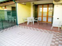Family flat with two private courtyards Hotels in Eraclea