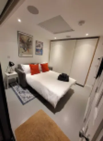 Elegant Garden Flat - Raynes Park