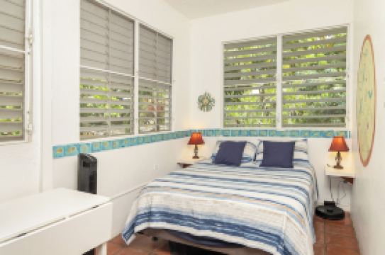 Trade Winds Restaurant & Guesthouse