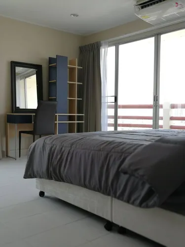 รูปภาพของBKK 2 BR apt near Sathon ICONSIAM firework view