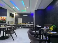 IVOTEL LUXURY HOTEL - 2-Star