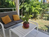 Joli Logement Avec Jardin à Sainte Anne Proche Plage
