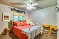 Lakefront Townsend Cabin w/ Fire Pit, Private Dock - Wifi