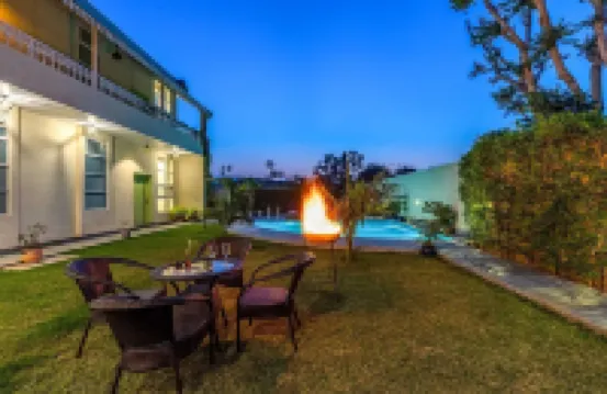 ฟรี เบิร์ดส์ บูทีค สเตย์ อาเมอร์