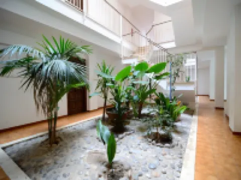 帶花園的五人公寓