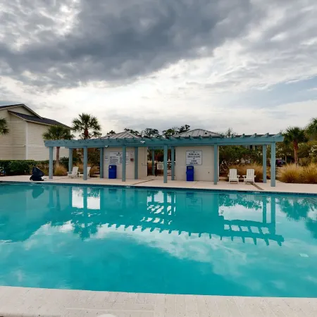Cozy Island Townhouse W/screened Porch, Shared Pool, & Serene Pond Views