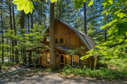 Guten Cabin 3 Bedroom Home by NW Comfy Cabins by RedAwning