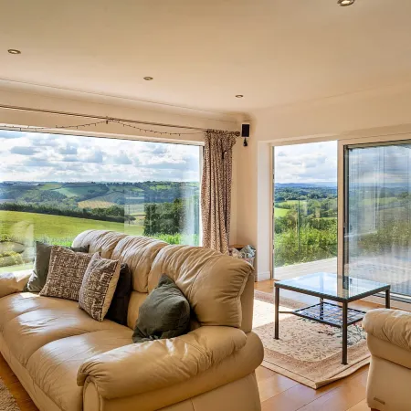 Cottage in Whitestone With Garden & Games Room