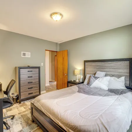 Spacious & Peaceful Suburban Home in Lansing!