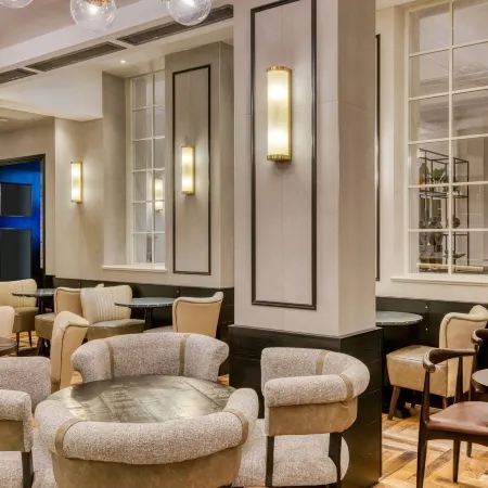 Hub By Premier Inn London Farringdon - Old Bailey Отели рядом с достопримечательностью «Художественная галерея Гилдхолл»