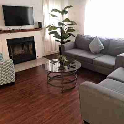 3 bedroom plus 2 baths in Beverly hills Others