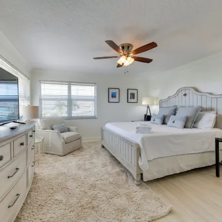 Steps to Ocean and Bay Bradenton Beach Townhome!