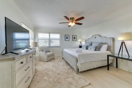 Steps to Ocean and Bay Bradenton Beach Townhome! - con vistas al mar