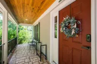 Lakefront 3BR w Private Dock Firepit Free Tix