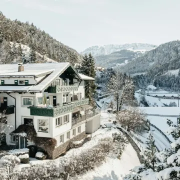 Alpstay - Chalet Hotel Hartmann - Adults Only Отели рядом с достопримечательностью «Museum de Gherdeina»