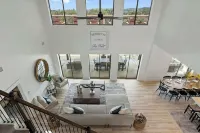 The Point Serene Hill Country Views with Pool & Hot Tub
