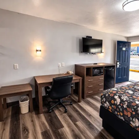 American Inn & Suites