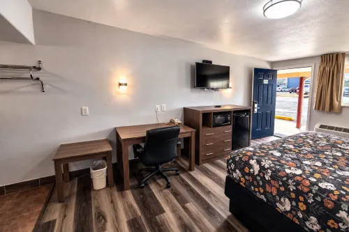 American Inn & Suites