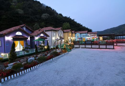 무주 더데이펜션 수영장