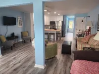 Cozy Pool side Condo, 5 min from the beach!