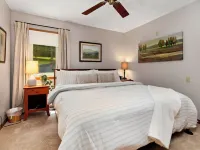 Foxwood at Stoney Creek • Wintergreen + Wine Trail Base • Mtn Views Hotels in Rockfish